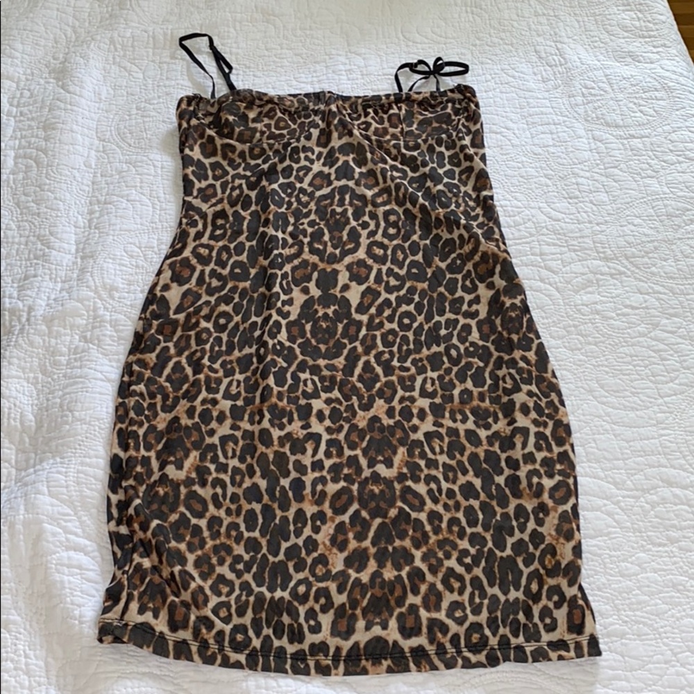 Mesh cheetah underwire on breast